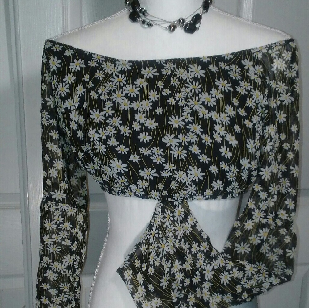 Daisy bell sleeve top